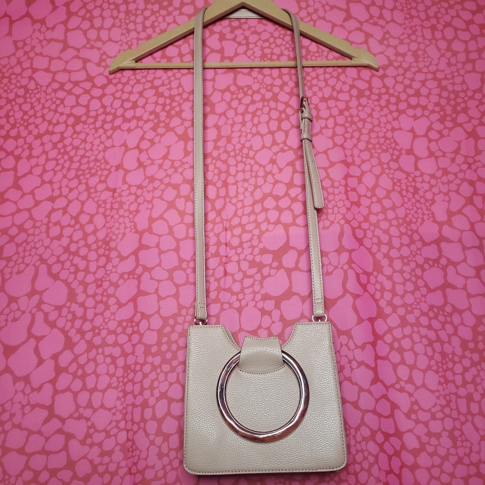 Chic Creme Crossbody Bag with Tortoise Handles
